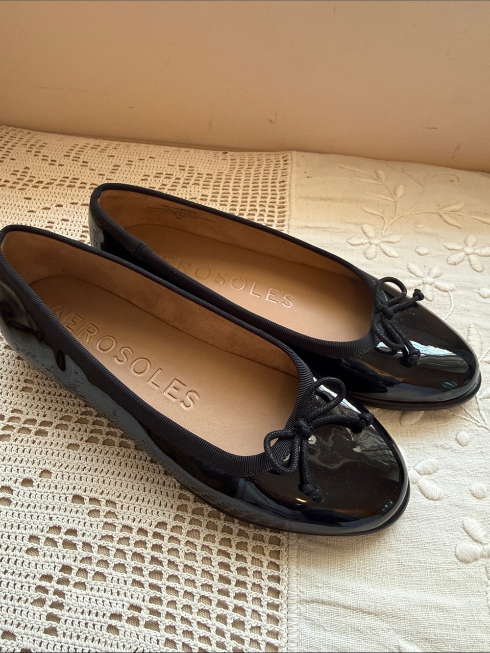AEROSOLES Black Patent Bow Ballet Flats